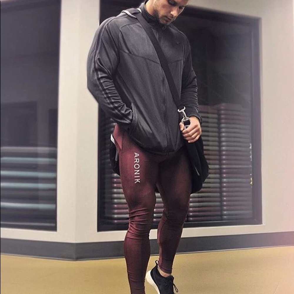 Aronik burgundy tights size medium - command vino
